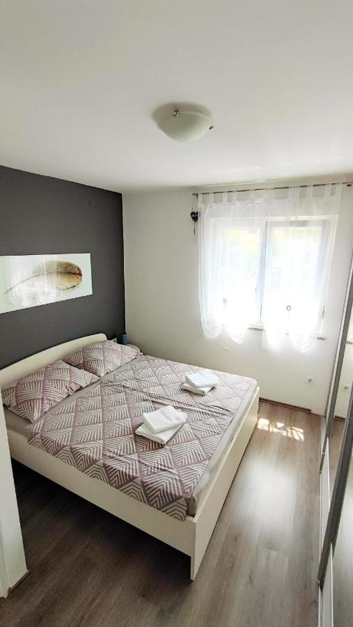 Apartment Jan 2+2 With Balcony Pula Exterior photo